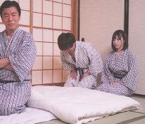 ！！出張先で性接待「取引先の絶倫親父チンポを朝まで咥えて汗だくで何度も何回もイカされ続けた私…」