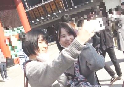 ♡卒業旅行の思い出の最後は東京での4P乱交セックス♡清純清楚は女子高がチンポ挿入して援交しちゃう