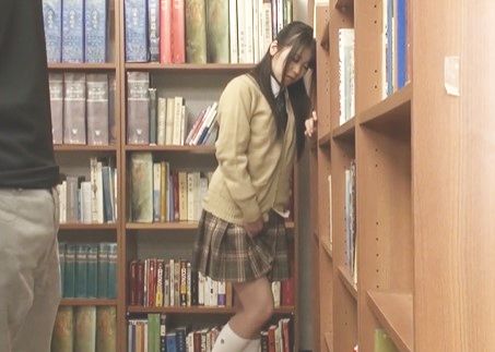 ！図書館で勉強中のNeat少女に媚薬もませたらおPussy触りだしてdick欲しがっちゃう…ここで？…ハイ！