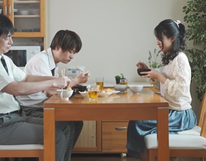！高校生になった僕は父に嫉妬してMomを犯してしまった！「Momさん、僕じゃダメなの？…お願い欲しいんだ！」
