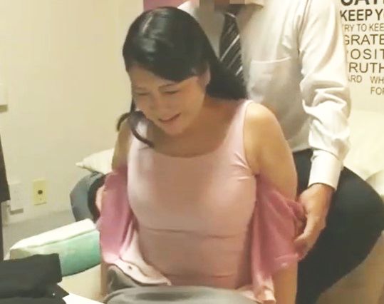 ！43歳Housewifeと隠し撮り「こんなAuntを抱いてくれるの？！」欲求不満の完熟Pussyは愛液トロトロで我慢できないの